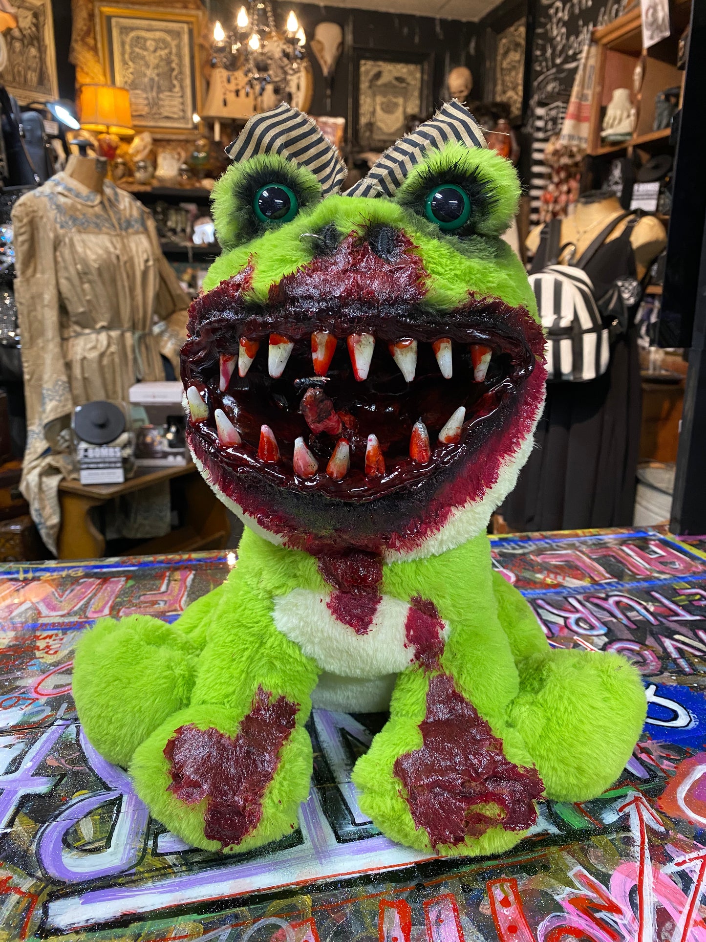 HoodRatz FROG w/nasty fly on tongue